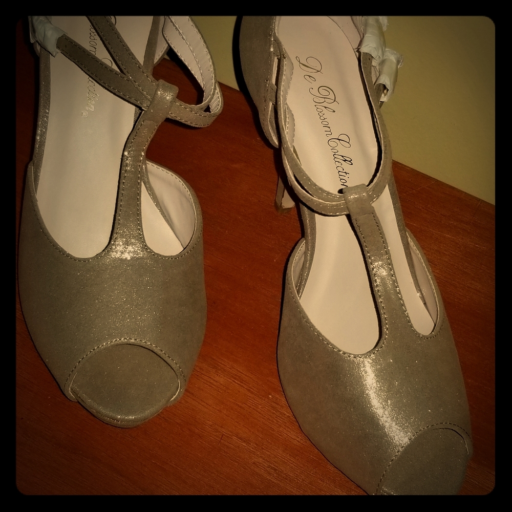 T-Strap metallic opened toe heels